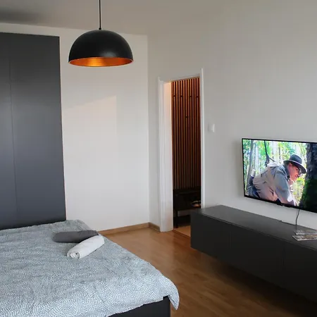 Peaceful Relaxation - Free Parking Apartment *